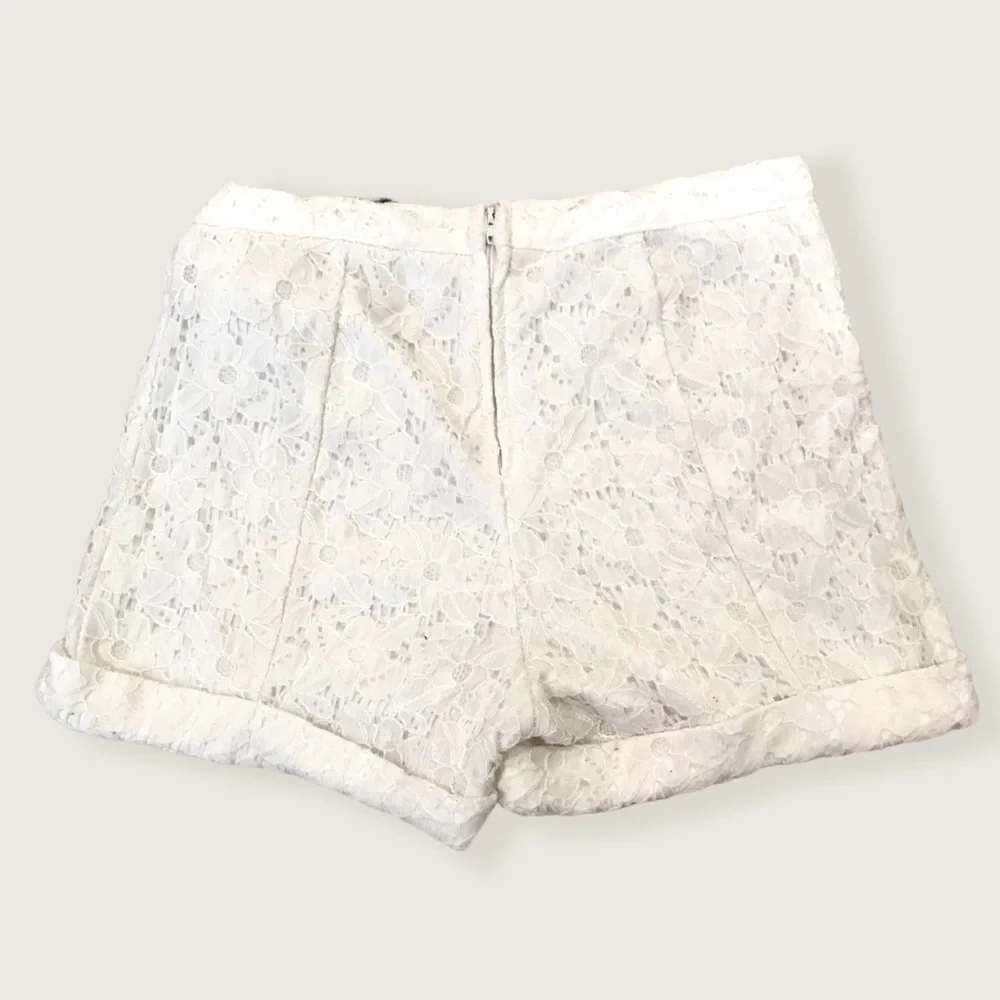 Urban Outfitters White Floral Lace Summer/Spring/Festival Casual Cute Shorts - Picture 2 of 3